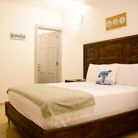 Hostal Marina Samana Exterior photo