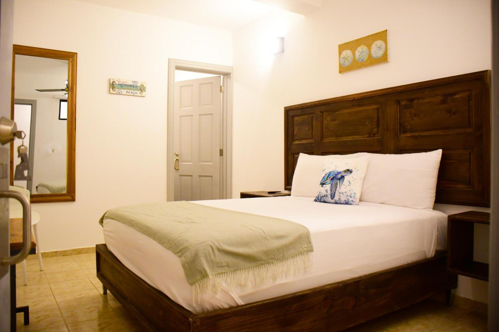 Hostal Marina Samana Exterior photo