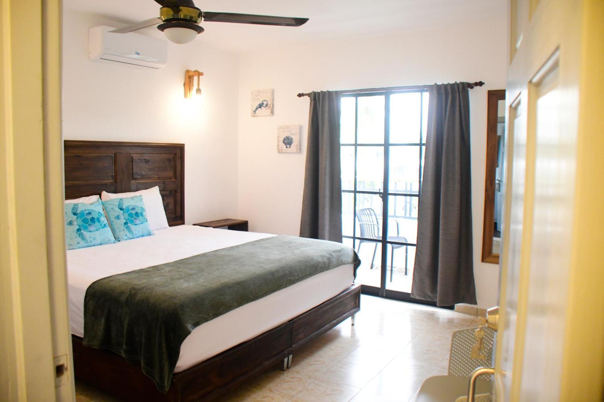 Hostal Marina Samana Exterior photo