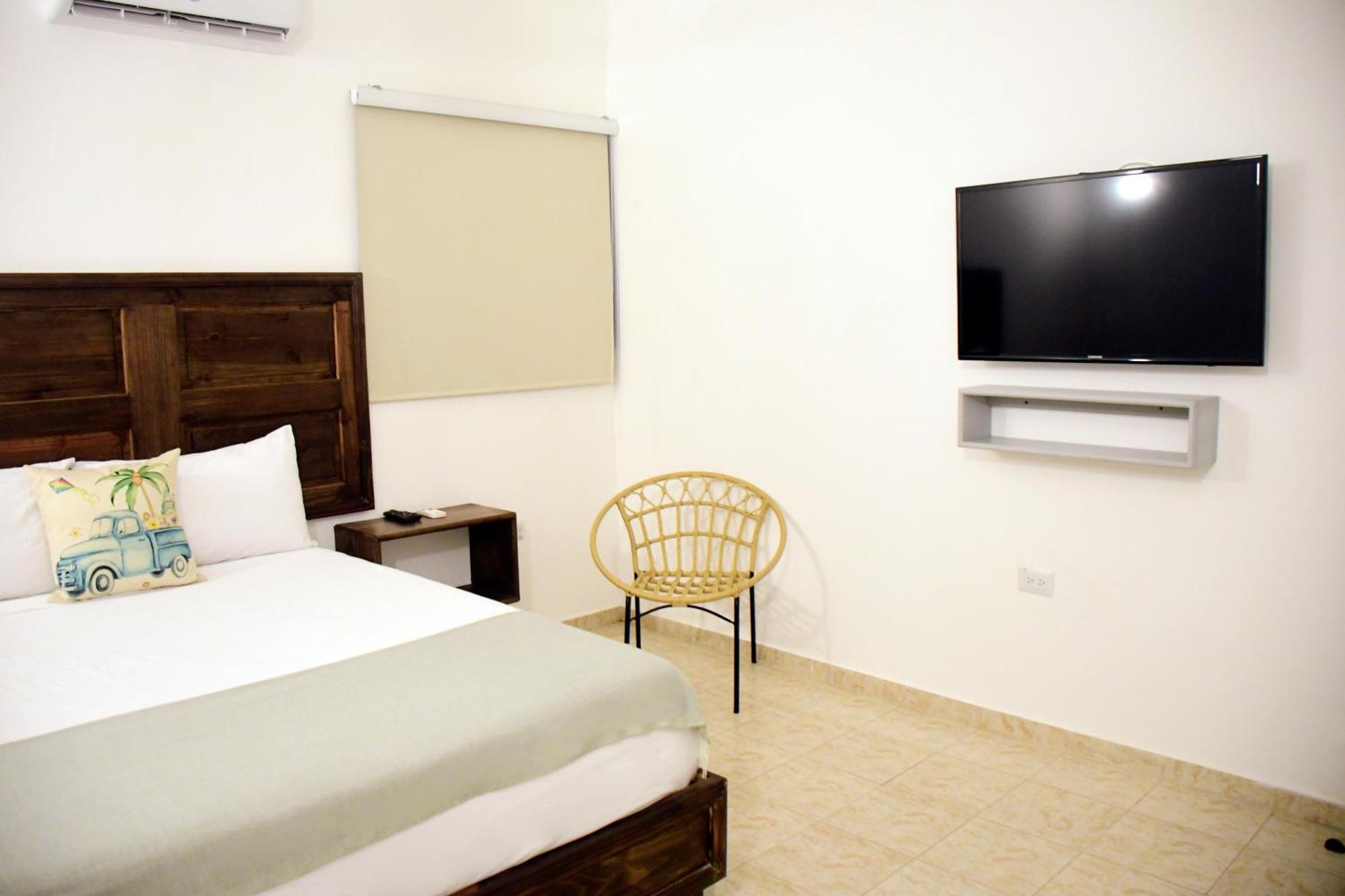 Hostal Marina Samana Exterior photo